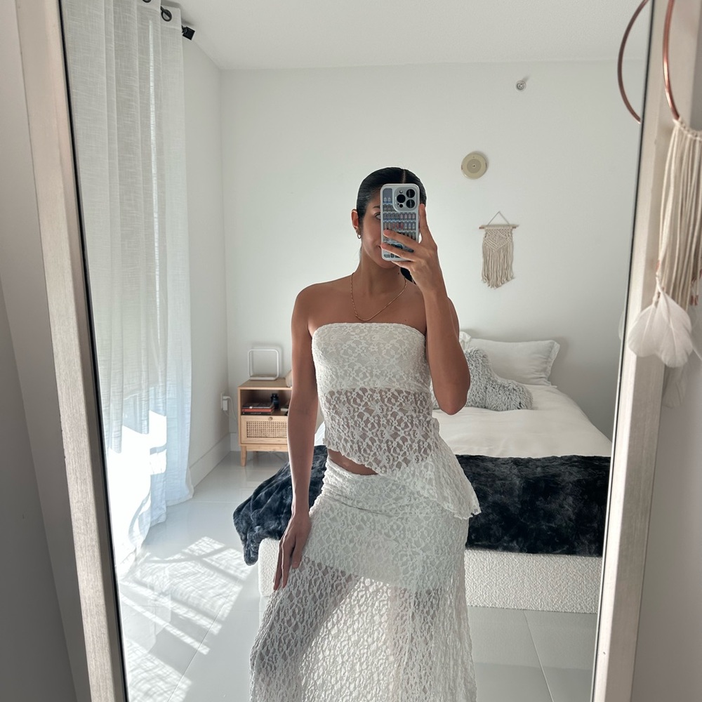 Elegant White Lace Strapless two piece set